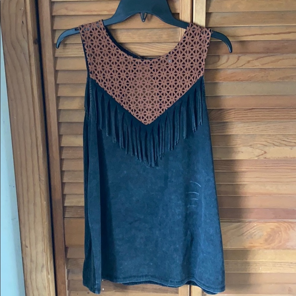 Gimmicks by BKE fringe tank top